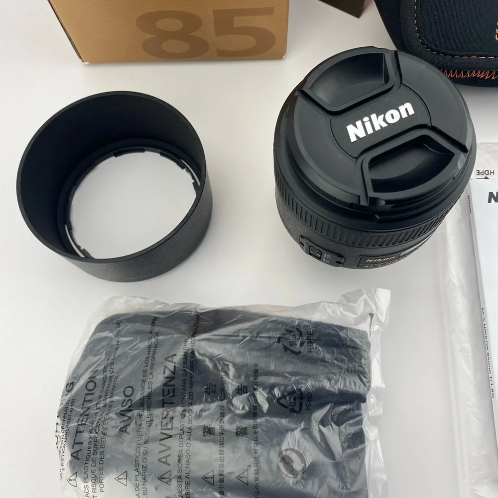 Nikon AF-S NIKKOR 85mm f/1.8G Prime Telephoto F-Mount Lens With Accessories